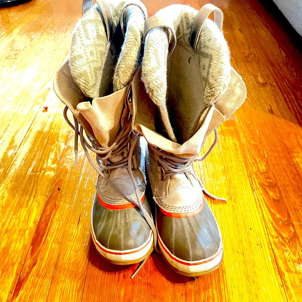 Womens Sorel boots size 9.5